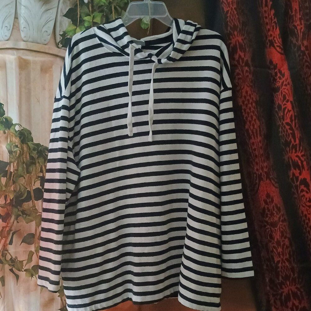 EUC: AVA & VIV Sze. 3X Black & White Striped Hooded Terry Cloth Tunic Top